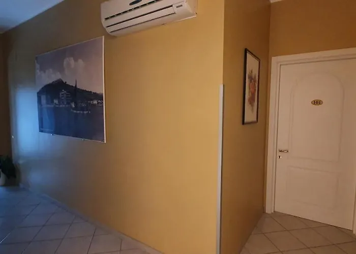 La Lanterna Отель Сильви-Марина